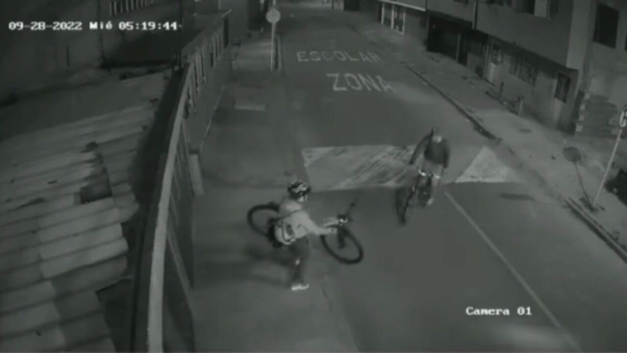 El hecho quedó registrado en un video en el que se puede ver la manera como se produjeron los hechos ocurridos en la madrugada en la madrigada del miércoles 29 de septiembre, en el sector de Techo, perteneciente a la localidad de Kennedy.