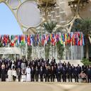 Los mandatarios se toman la foto familiar, en la que aparece el presidente de Colombia, Gustavo Petro, en Dubái durante la COP28. Foto X: Patrie_Bleue