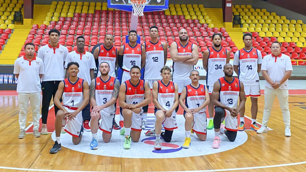 Octavio Carrillo, ahora es el jugador más longevo en disputar un juego profesional de baloncesto.