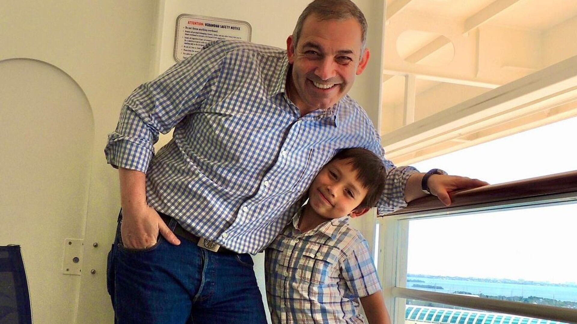 Hoy en día, Martín tiene 18 años, pero el compositor ha optado por mantener su vida en secreto.