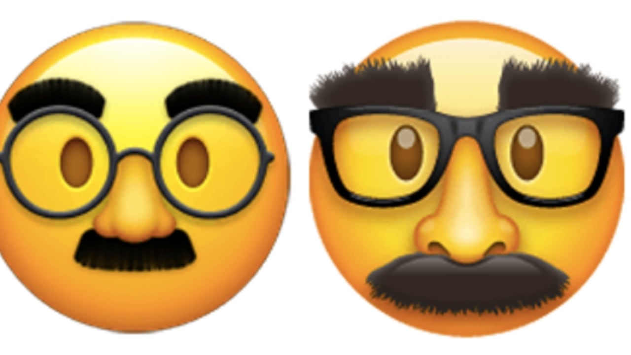 Emoticón ‘cara disfrazada’