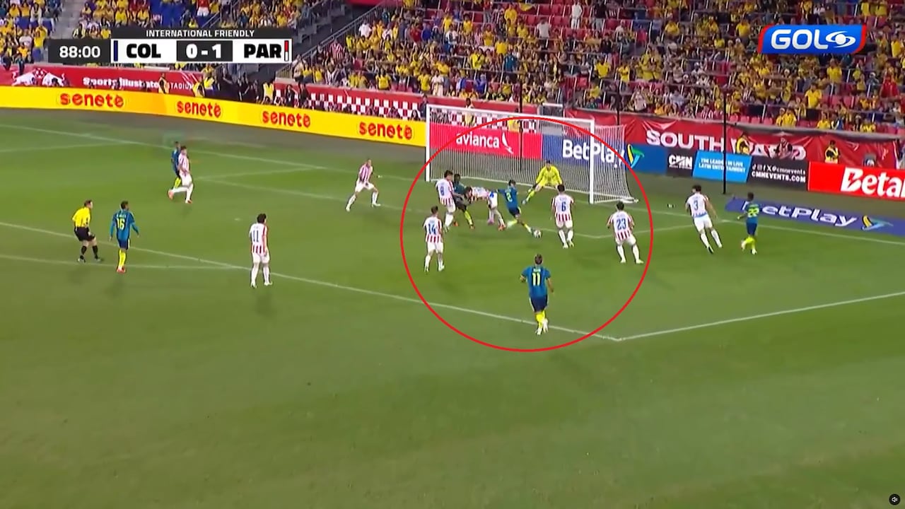 Momento del remate de Daniel Muñoz