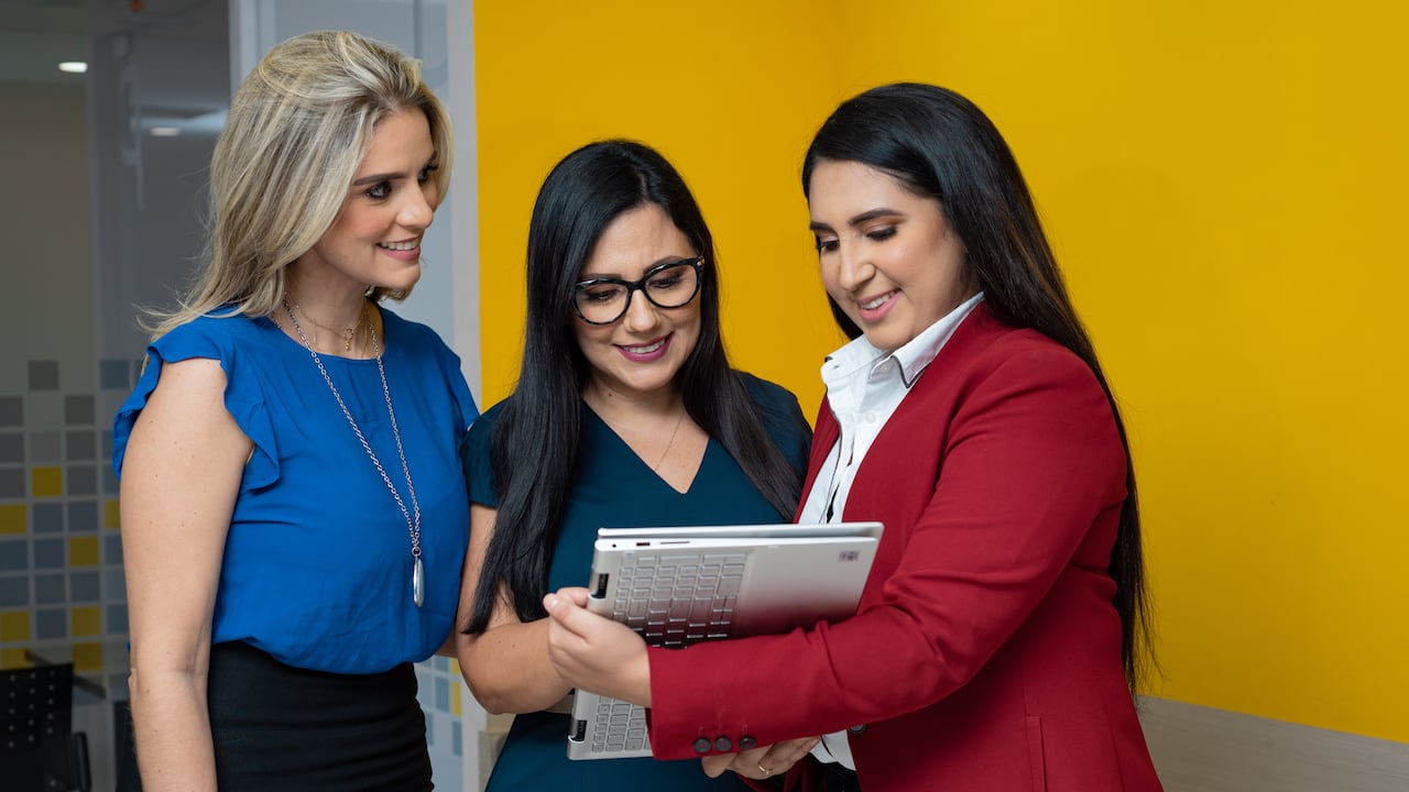 Las mujeres mandan la parada en el sector asegurador: representan el 62,8 % de la industria
