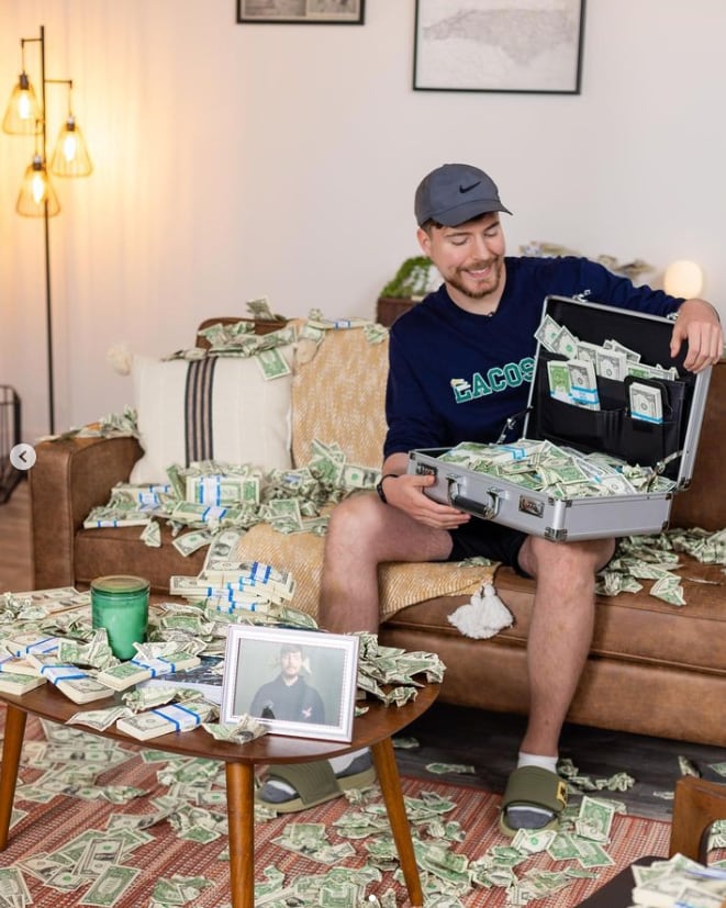 El influenciador ha prometido un premio de 50.000 dólares entre 5 de sus seguidores.