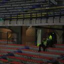 Policías descansan luego de los desmanes en el Atanasio