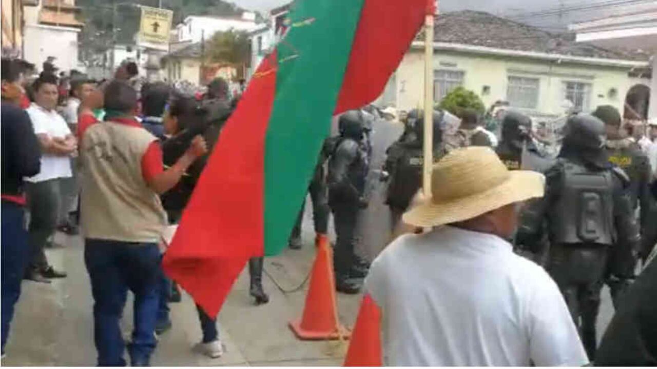 El paro indígena completa 25 días.