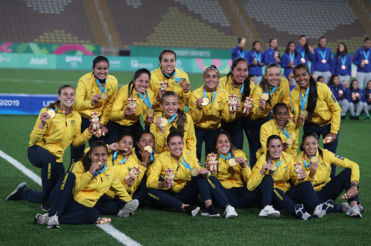 Recientemente Colombia ha tenido resultados destacados en el fútbol femenino, como la medalla de Oro en los Juegos Panamericanos de 2019, al vencer por penaltis a Argentina.