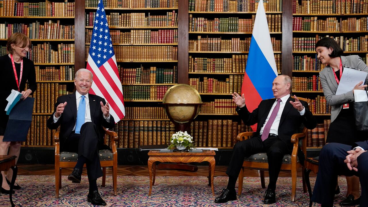 Las imágenes de la reunión entre Joe Biden y Vladimir Putin