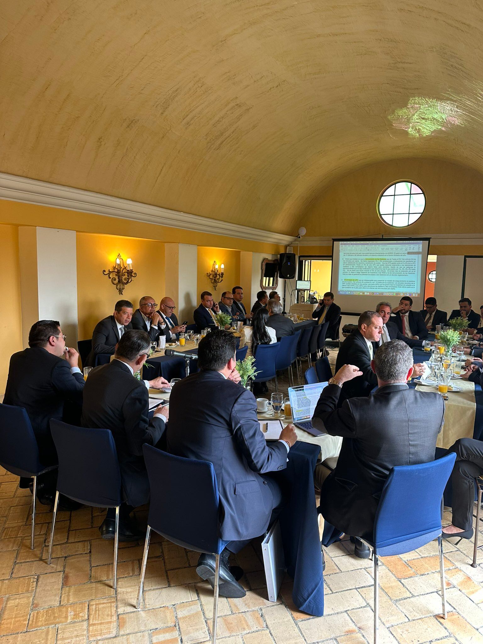 Reunión del Partido Conservador en el hotel La Ópera en Bogotá.