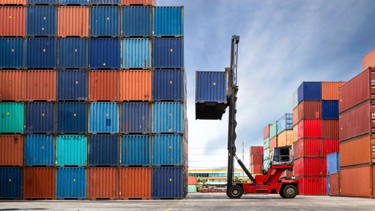 La empresa EContainers ha comenzado a activar un plan para frenar el cuello de botella, abasteciendo la cadena logística con una flota propia.