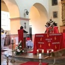 Perro se lleva un pan en plena eucaristía.