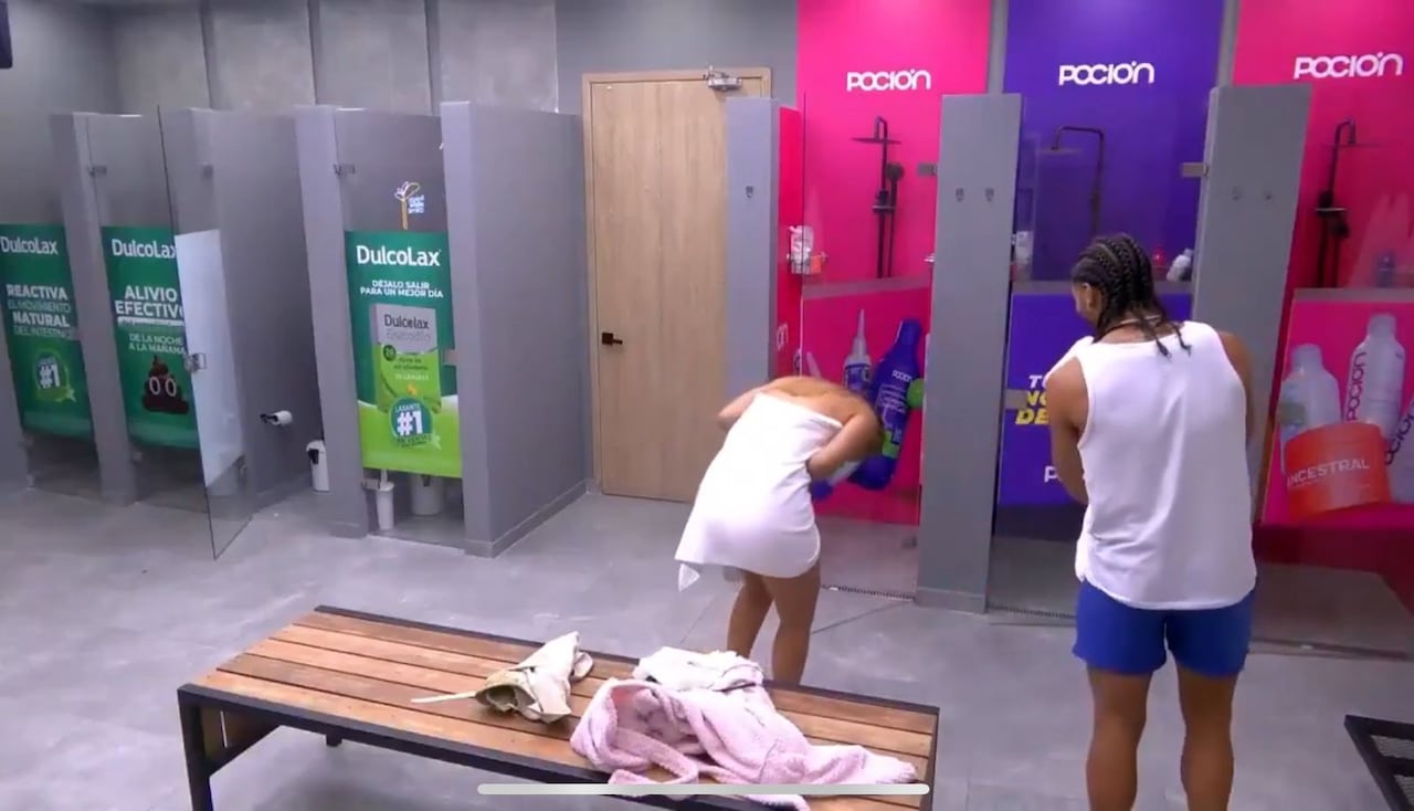 La modelo se percató de su descuido gracias al aviso de otro de sus compañeros.