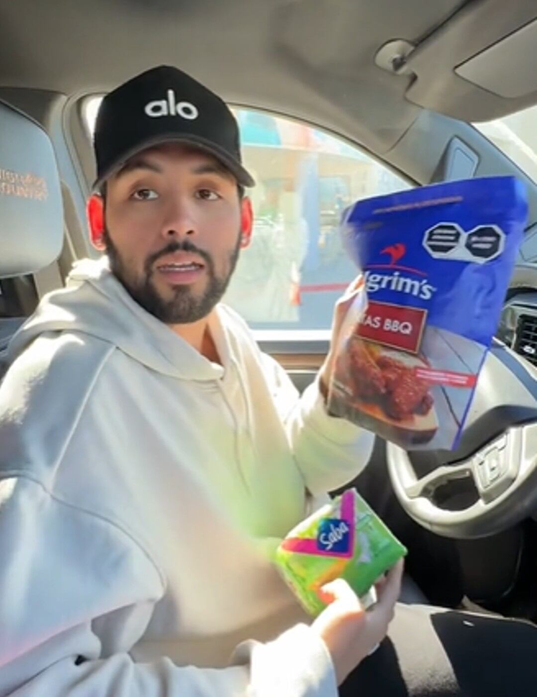 La reacción del hombre ha dado de qué hablar.