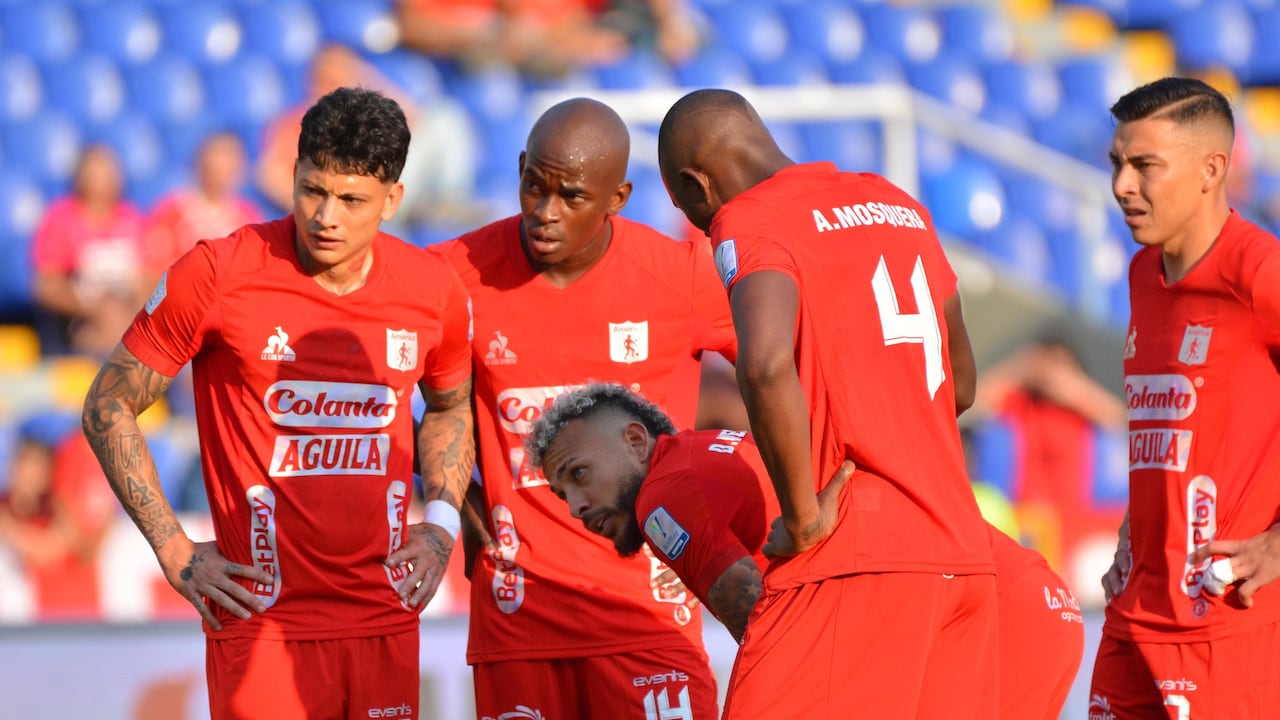 América derrota al Junior y lo deja fuera de la final. El cuadro vallecaucano se impuso por 1 a 0 con gol de Andrés Mosquera. Foto Jorge Orozco / El País.