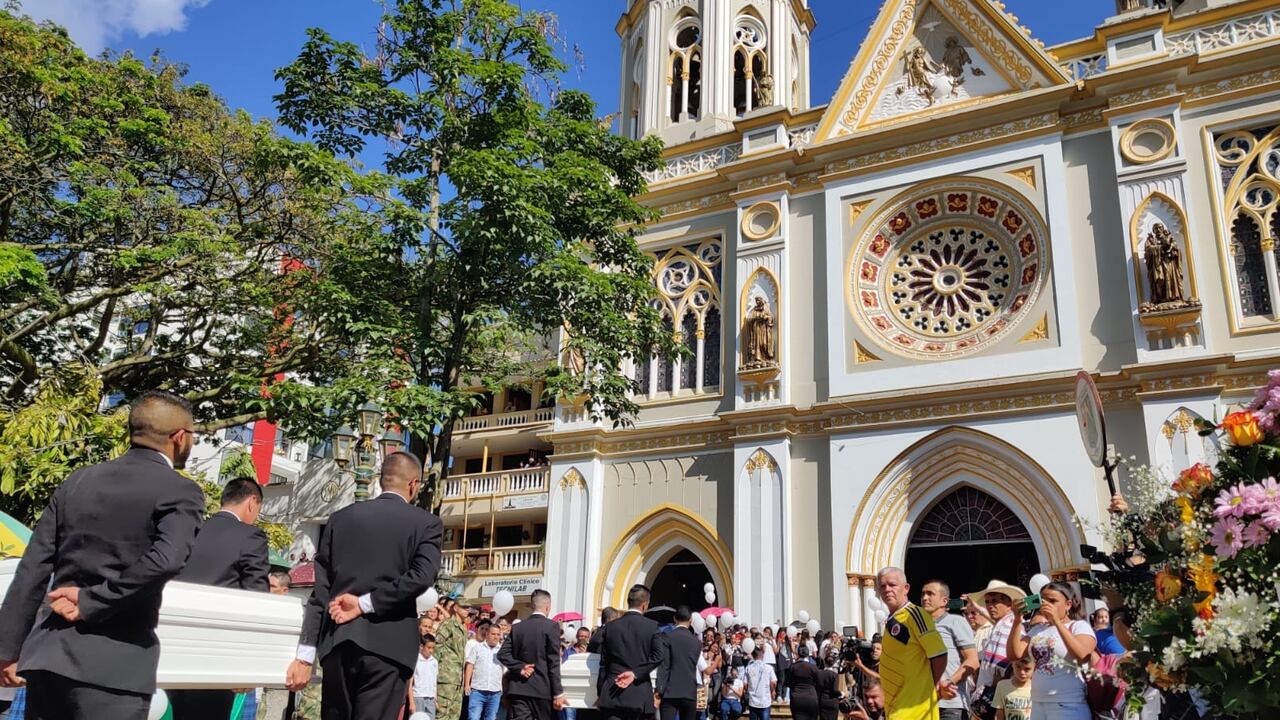 Los menores que fallecieron fueron identificados como: Ana Sofía Henao (seis años), Andrea Quintero (cinco años) y Alexander Marín (seis años).