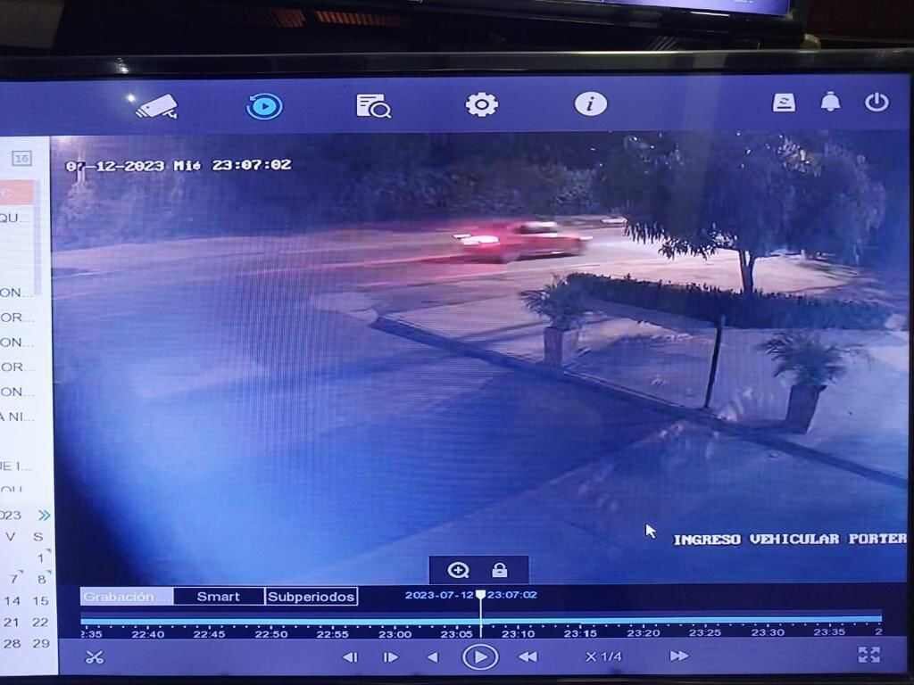 Cámaras de seguridad del conjunto residencial captaron el momento en el que el vehículo salió del lugar.