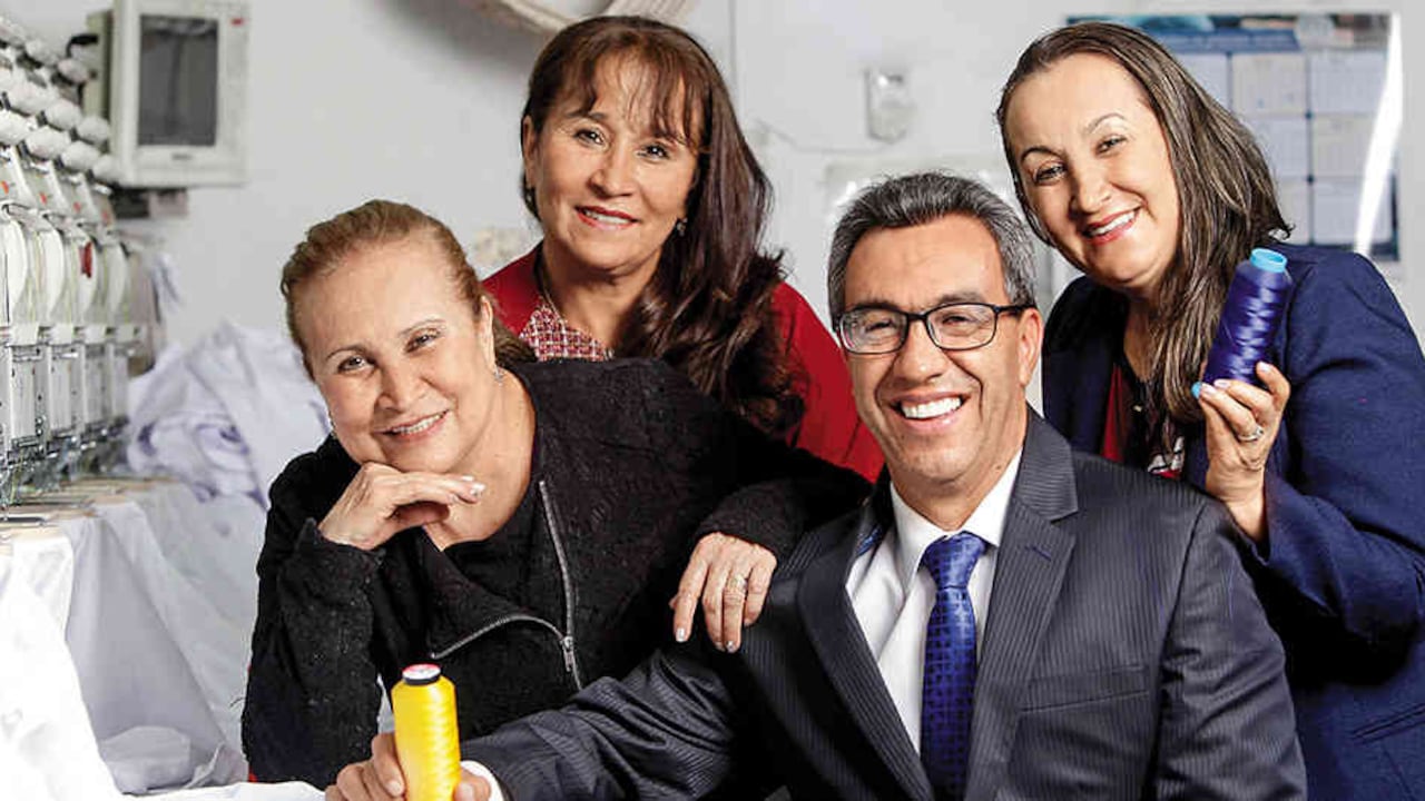 Sonia Quiroga, Lidia Quiroga, Cleotilde Quiroga y Antonio Puentes Fundadoras y gerente de Quiromar.