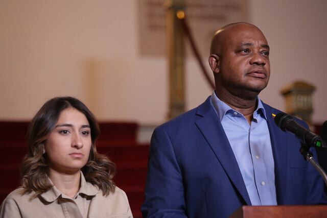 De izquierda a derecha: Luis Gilberto Murillo y Laura Sarabia.