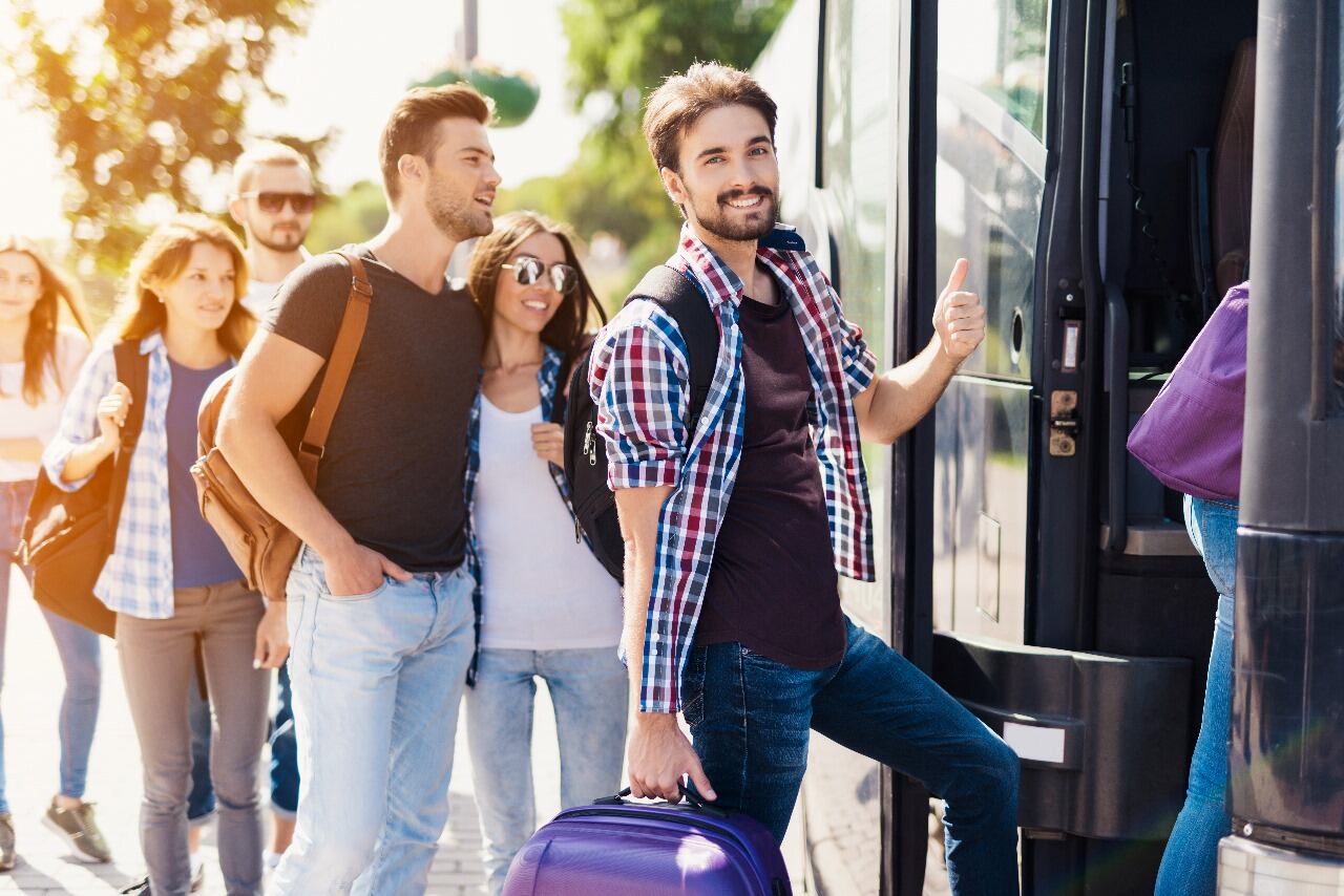 redBus, fundada en el 2006, forma parte de la empresa de viajes online líder en India MakeMyTrip Limited.