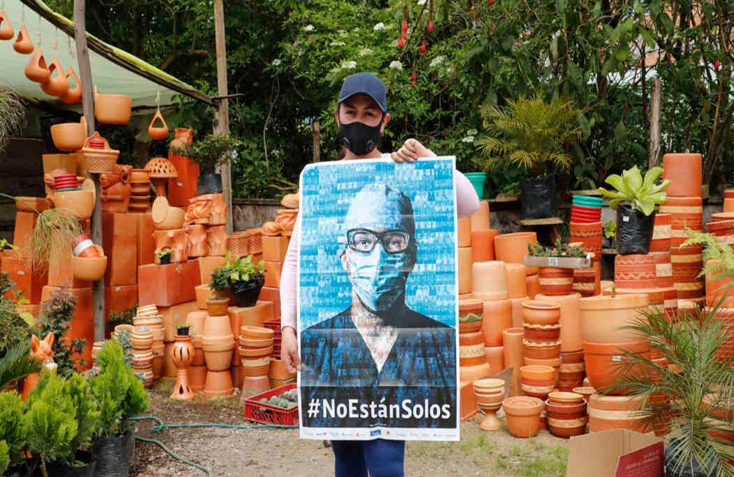 Cientos de personas en todo el país le recuerdan al personal de salud con esta campaña que no están solos. 