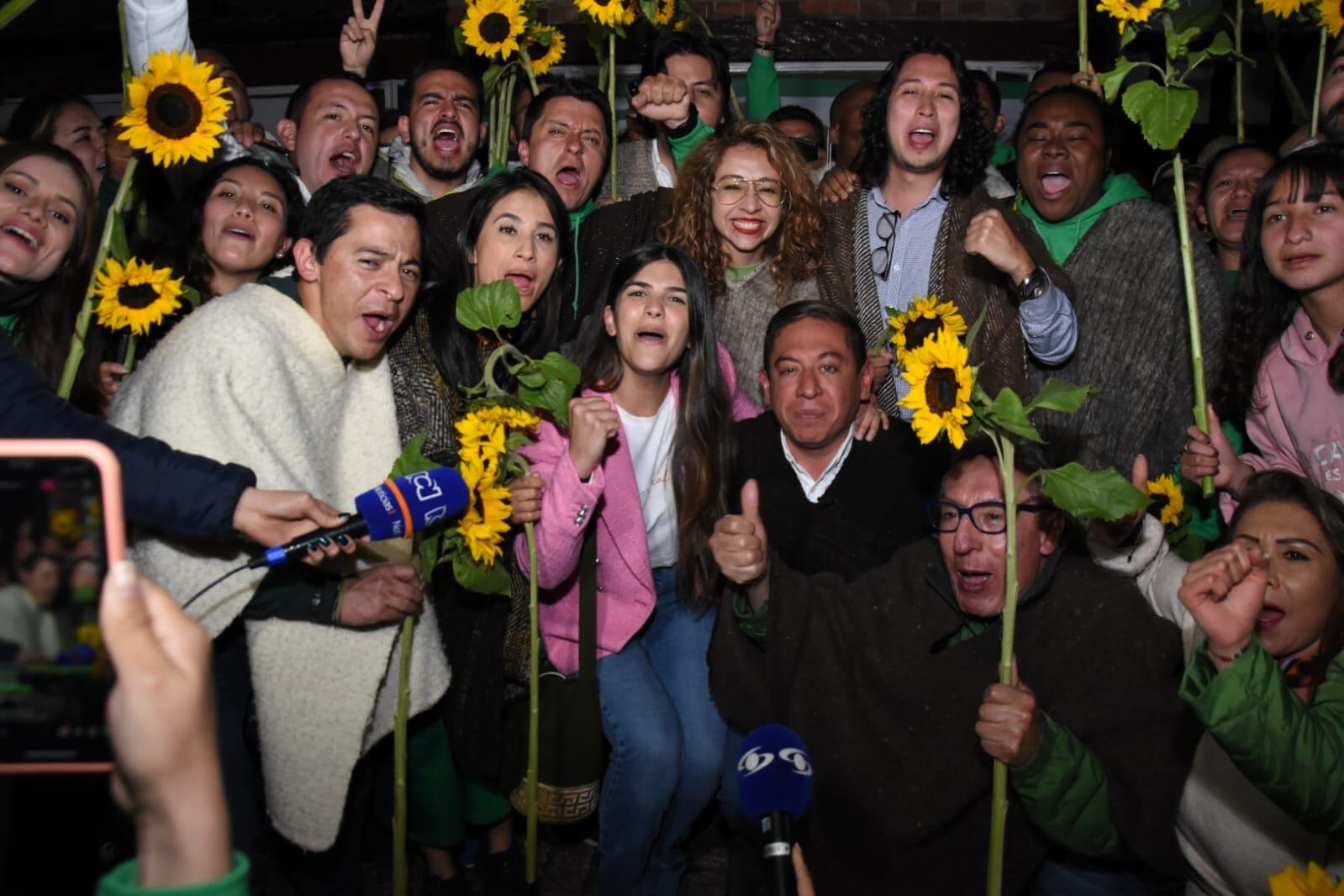 Carlos Amaya la sorpresa del Centro Esperanza reconoce a Sergio Fajardo Ganador