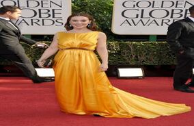 El llamativo amarillo del vestido de Alyssa Milano, reconocida por su participación en la serie Charmed no le sentaba muy bien. (AP)