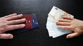 La red cobraba hasta 1.000 euros por el acceso a documentos falsos y cuotas mensuales de 250 euros a los migrantes.