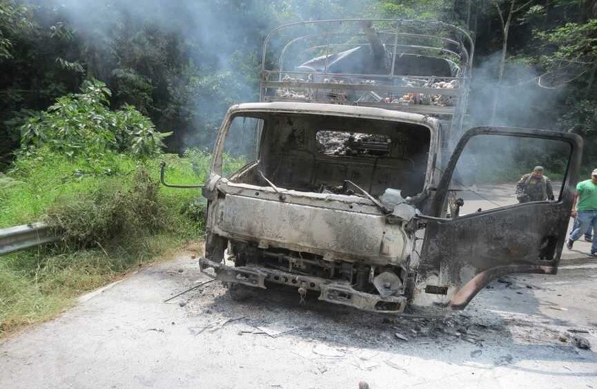 Bus incinerado en Betulia (Antioquia). Foto: Archivo particular.