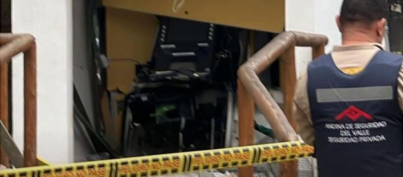 Roban cajero automático con explosivos en Juan de Acosta.