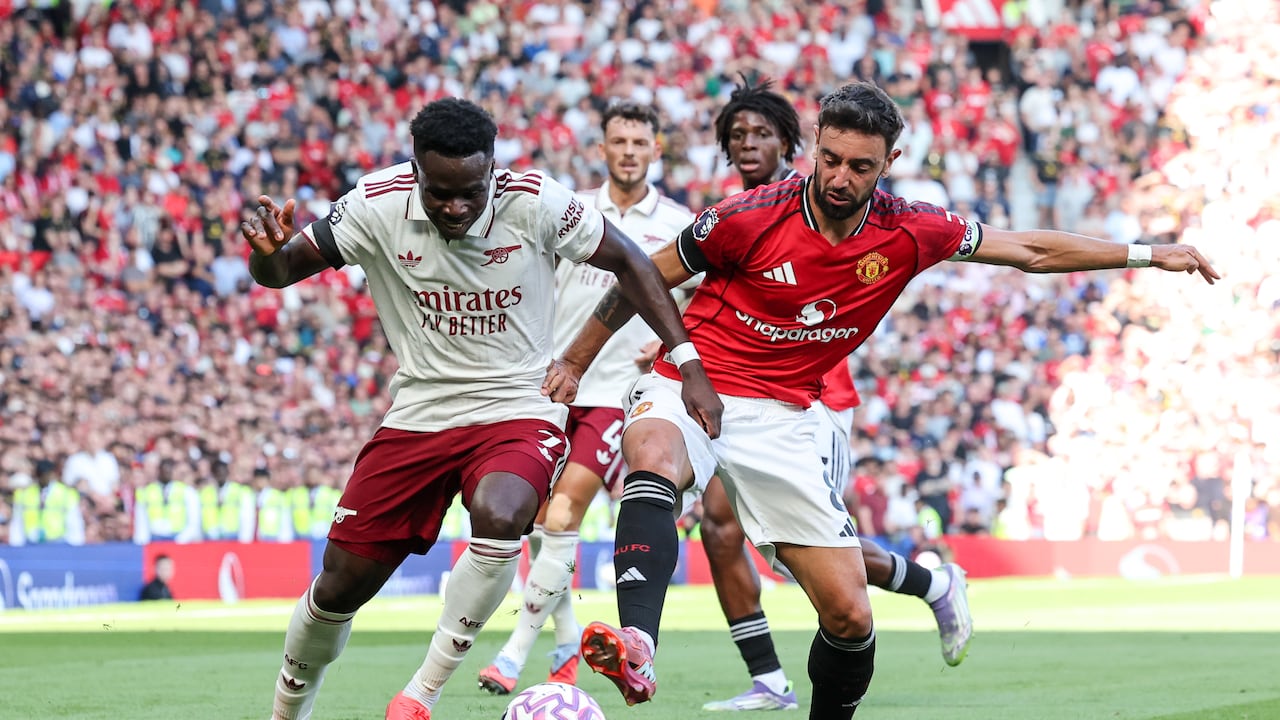 Bukayo Saka y Bruno Fernandes se reencuentran en uno de los clásicos de la Premier League.