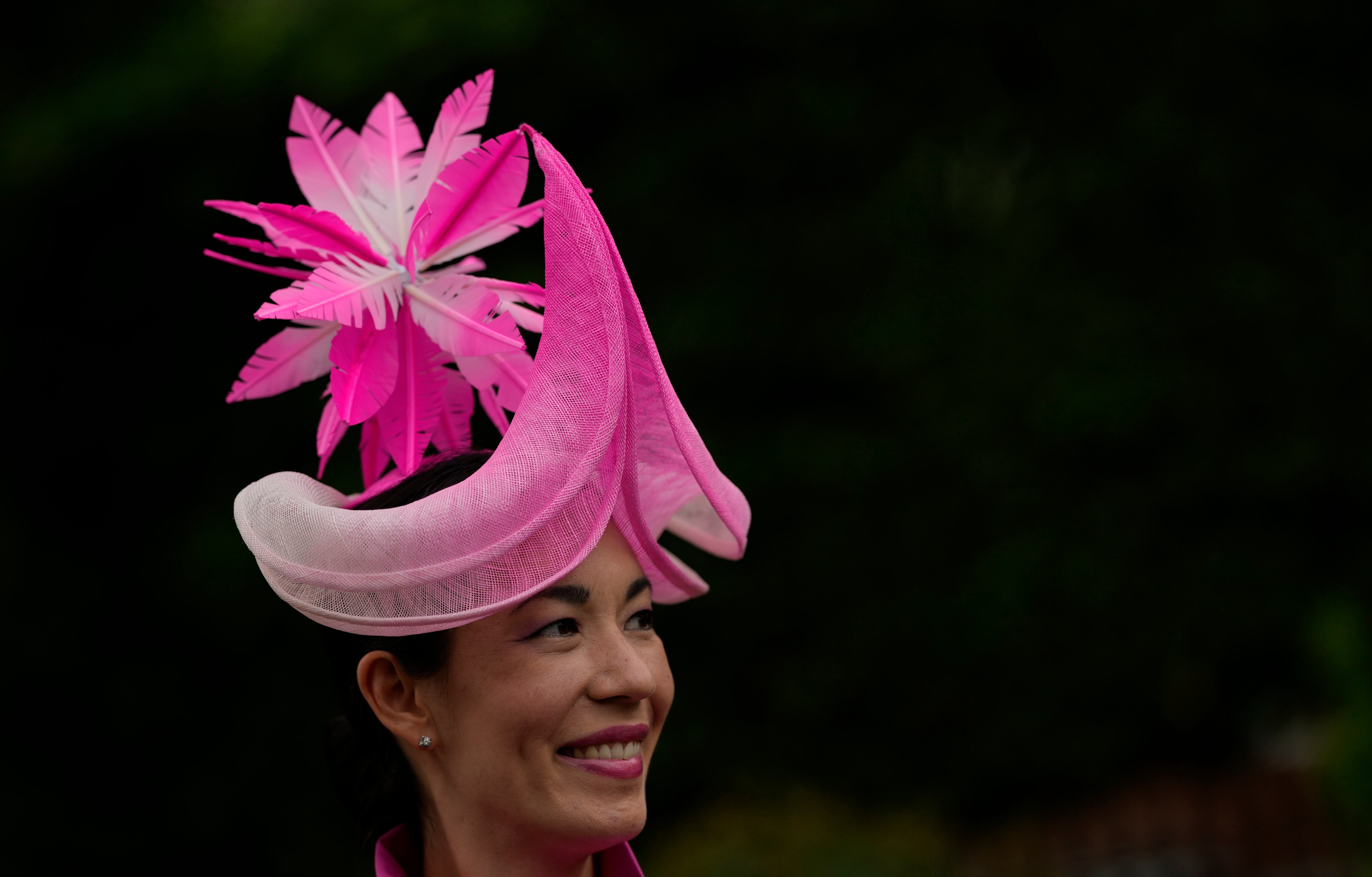 La artista Lisa Tan fue de fucsia, uno de los colores favoritos este año.