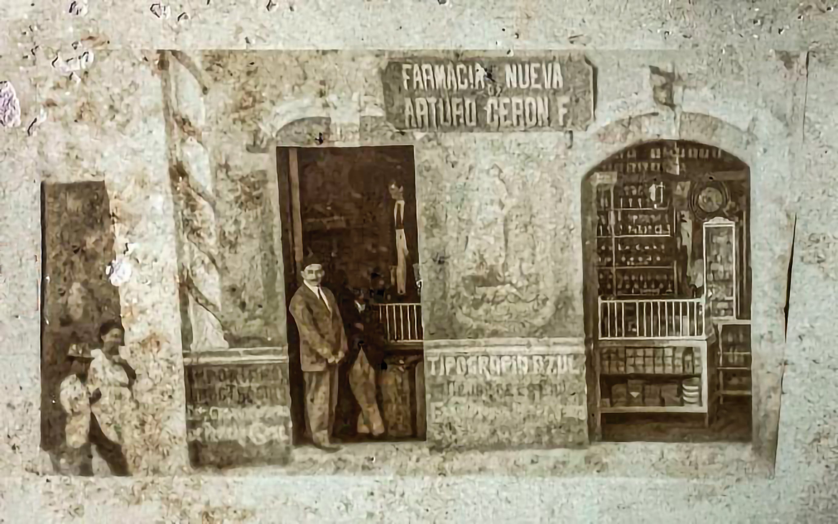 La farmacia tenía un laboratorio propio donde se elaboraban estos productos, y una imprenta –la Tipografía Azul– en la que se diseñaban las etiquetas de cada frasco.