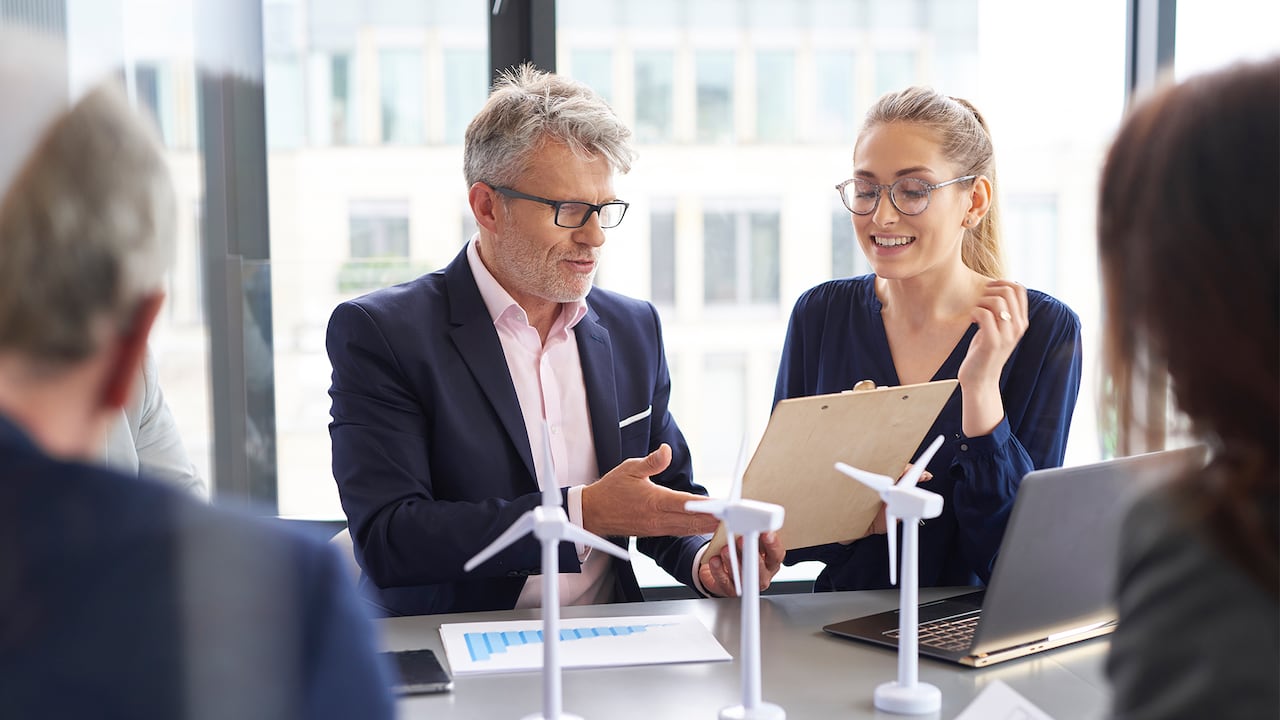 De acuerdo con expertos de la firma KPMG Colombia, hoy en día los líderes del mercado mundial de todos los sectores reconocen el valor del enfoque ESG.