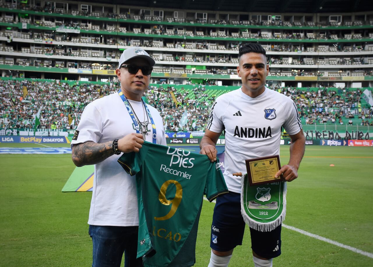 Homenaje a Falcao en el Estadio del Deportivo Cali.