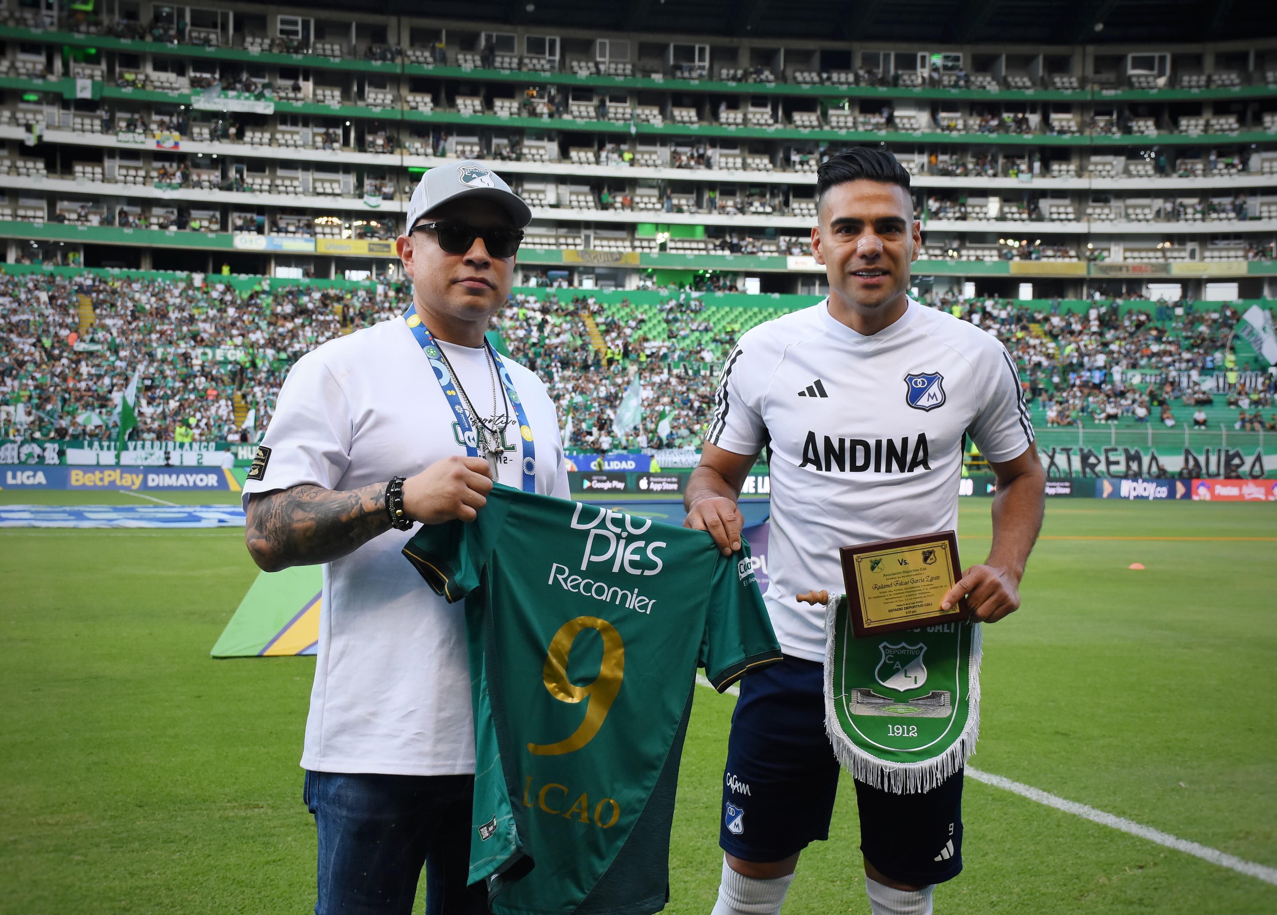 Homenaje a Falcao en el Estadio del Deportivo Cali.