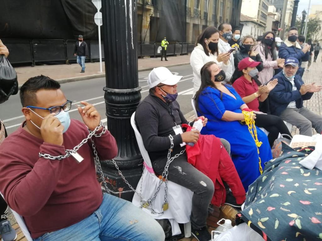 Encadenados piden soluciones a Claudia López