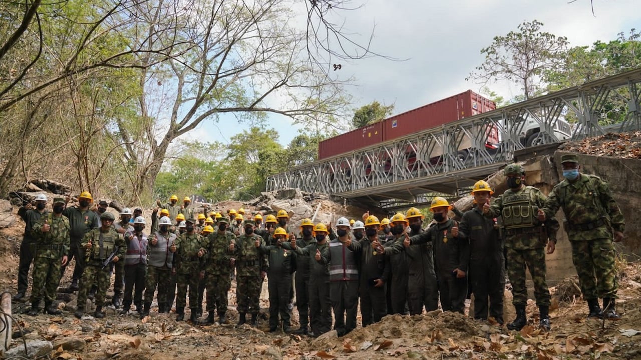 El nuevo puente, un Acrow triple simple reforzado, tiene una capacidad para resistir hasta 52 toneladas de peso. Foto: Ejército Nacional