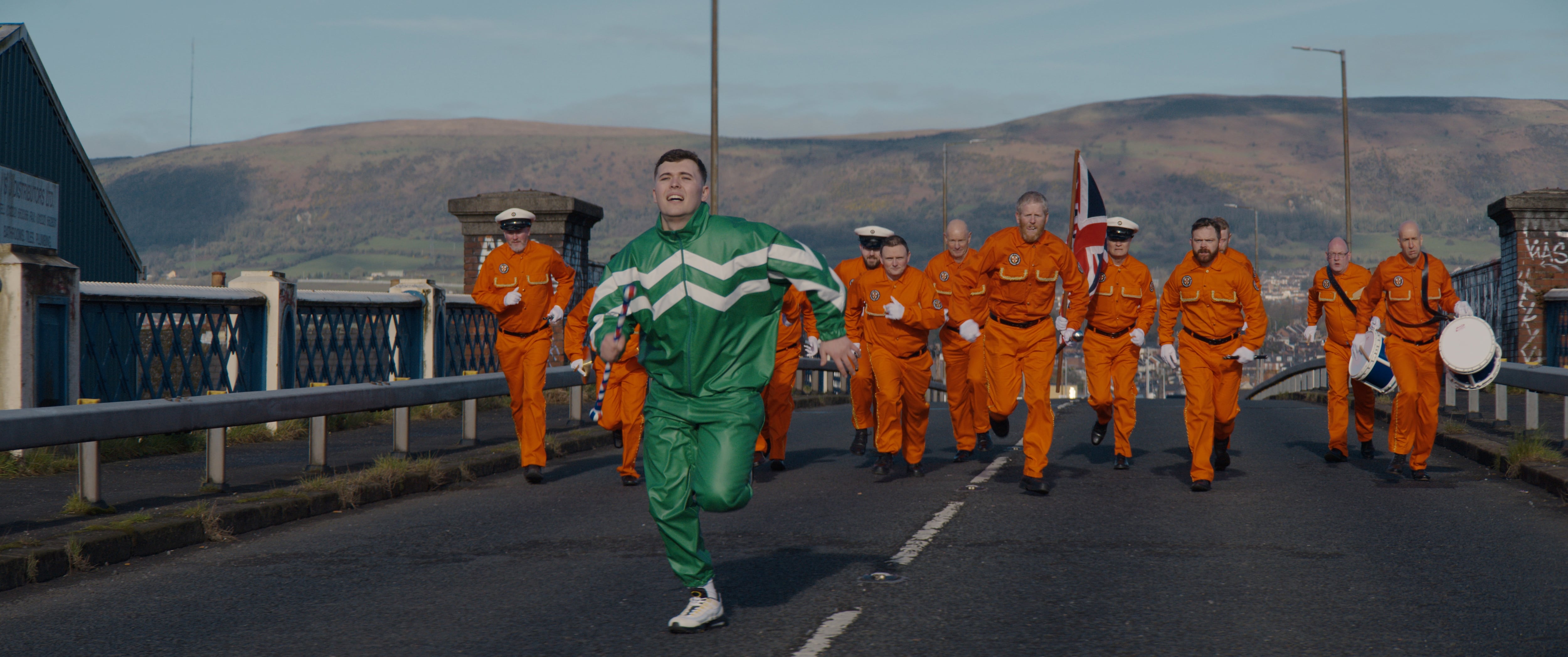 Fotograma de la biopic 'Kneecap: música y libertad'.