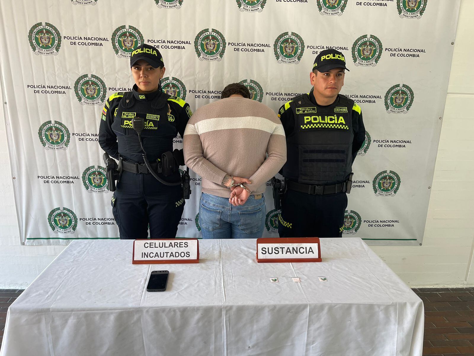 Profesor de inglés suministraba 'tusi' a estudiantes de un colegio de Bogotá; así fue como quedó al descubierto