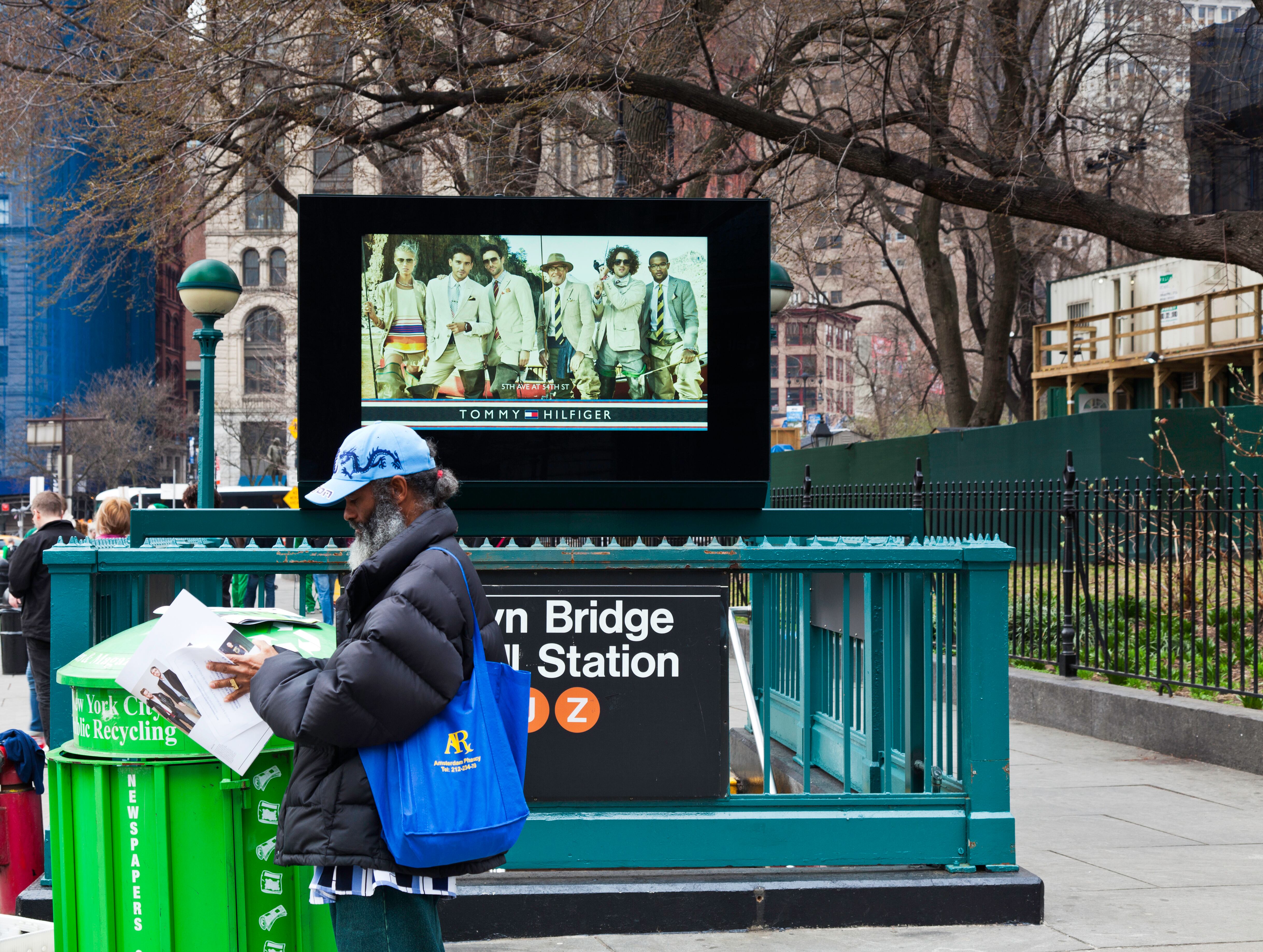 En un contexto donde muchas marcas enfrentan desafíos para mantenerse relevantes, Tommy Hilfiger ha logrado no solo sobrevivir, sino prosperar.