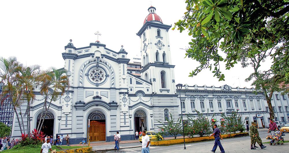 En Ibagué se realiza el festival de Música Colombiana. 