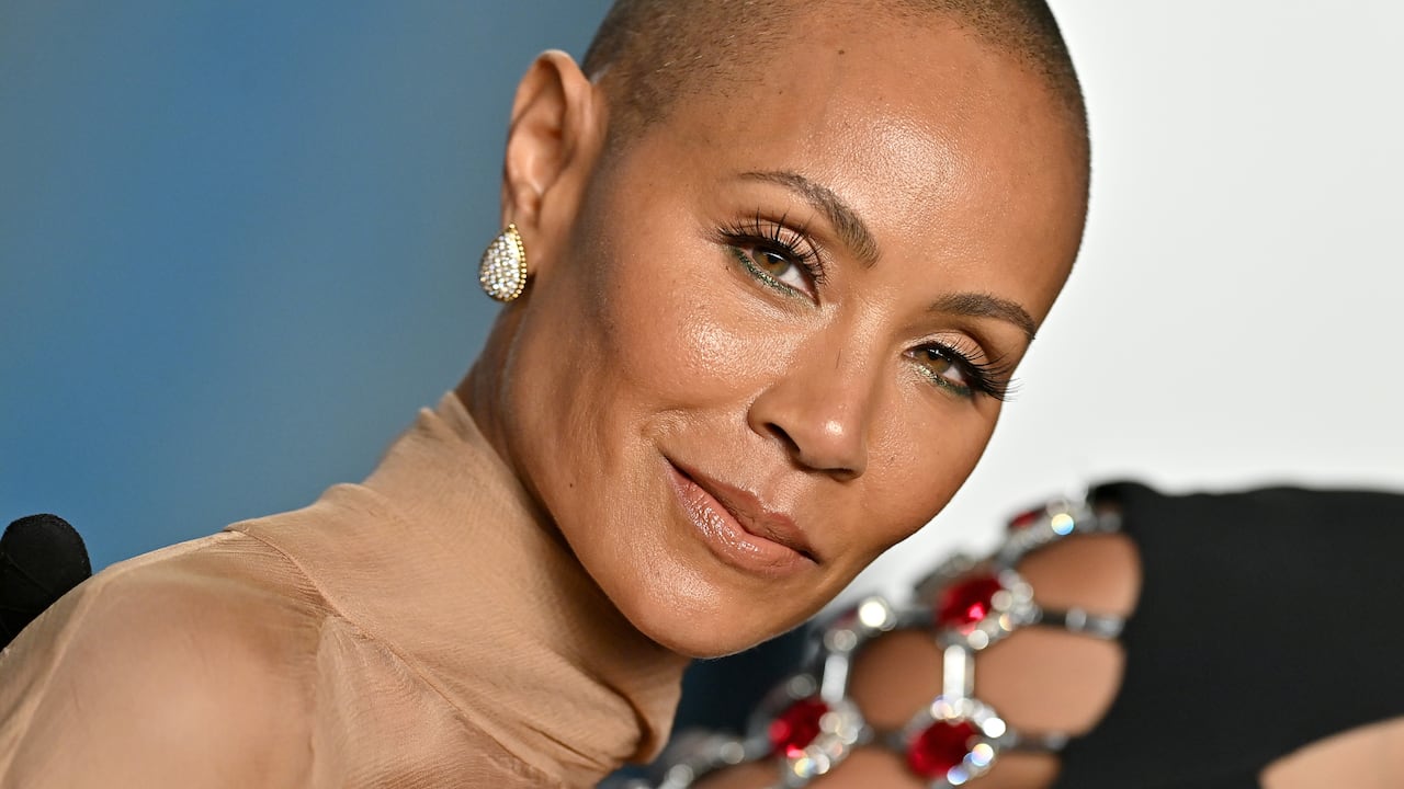 Una broma relacionada con la alopecia de Jada Pinkett por parte de Chris Rock provocó que Will Smith golpeara al presentador. (Photo by Axelle/Bauer-Griffin/FilmMagic)