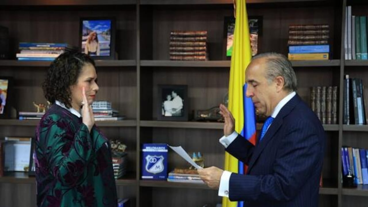 Constanza García, viceministra de infraestructura, a quien ahora le pipden la renuncia, fue posesionada en el cargo el 25 de agosto de 2022, por el ministro de transporte Guillermo Reyes.