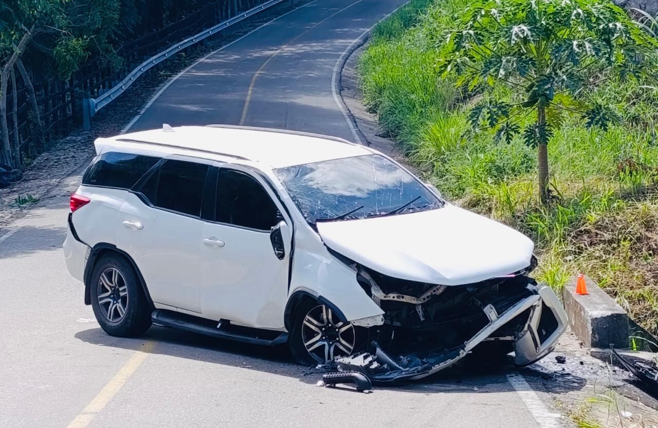 Así quedó la camioneta donde el magistrado Alfonso Campo se transportaba junto con su familia.