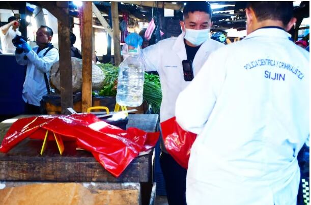 Autoridades en el sitio donde se intoxicaron las personas.