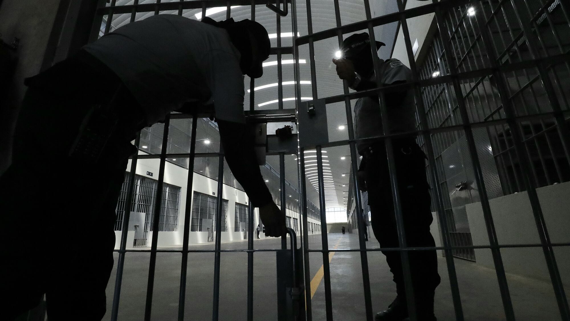 Centro de Confinamiento del Terrorismo" (CECOT)