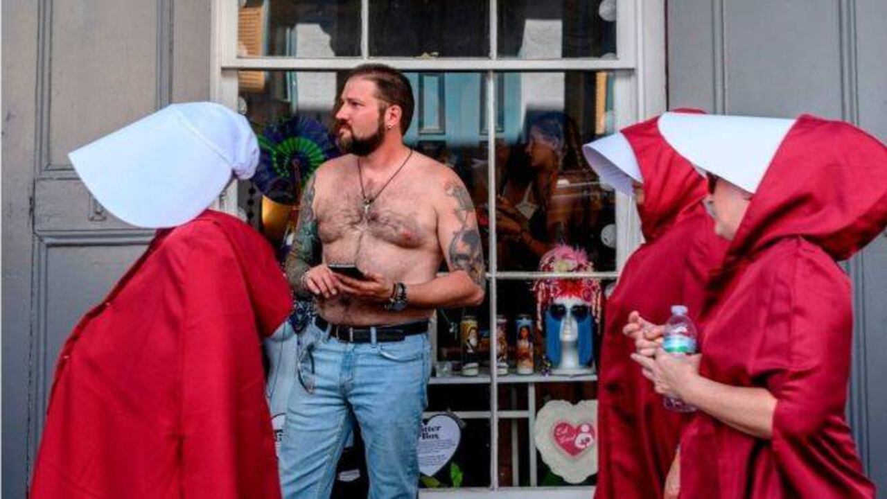 Las leyes aprobadas por varios de estos estados prohíben que un médico que practique un aborto después de que se haya detectado el latido del corazón del feto.