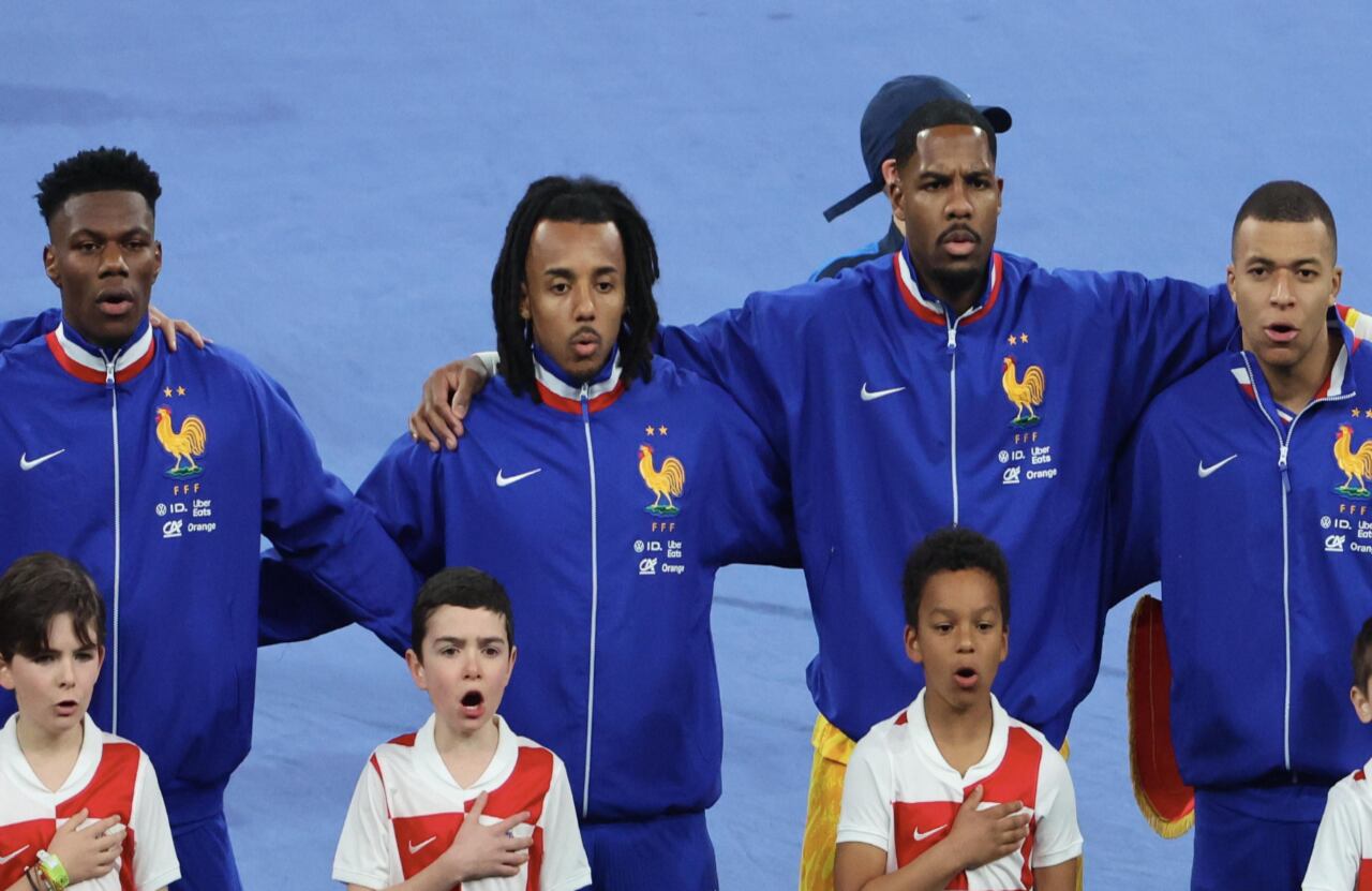 Jules Koundé se podría quedar fuera de la convocatoria al igual que Kylian Mbappé