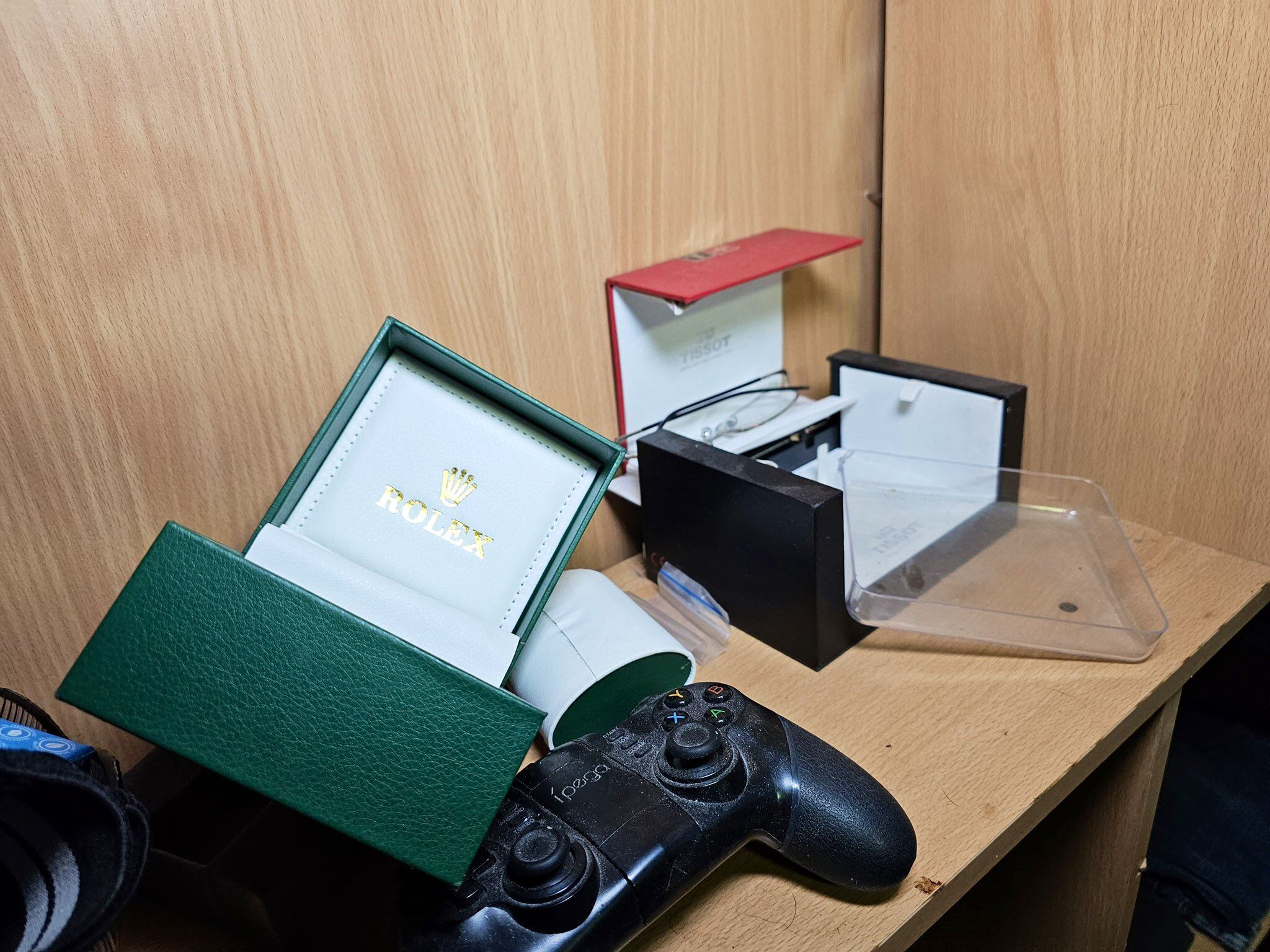 En la operación se recuperaron varias piezas de alto valor, entre ellos, varios relojes de marca Rolex.