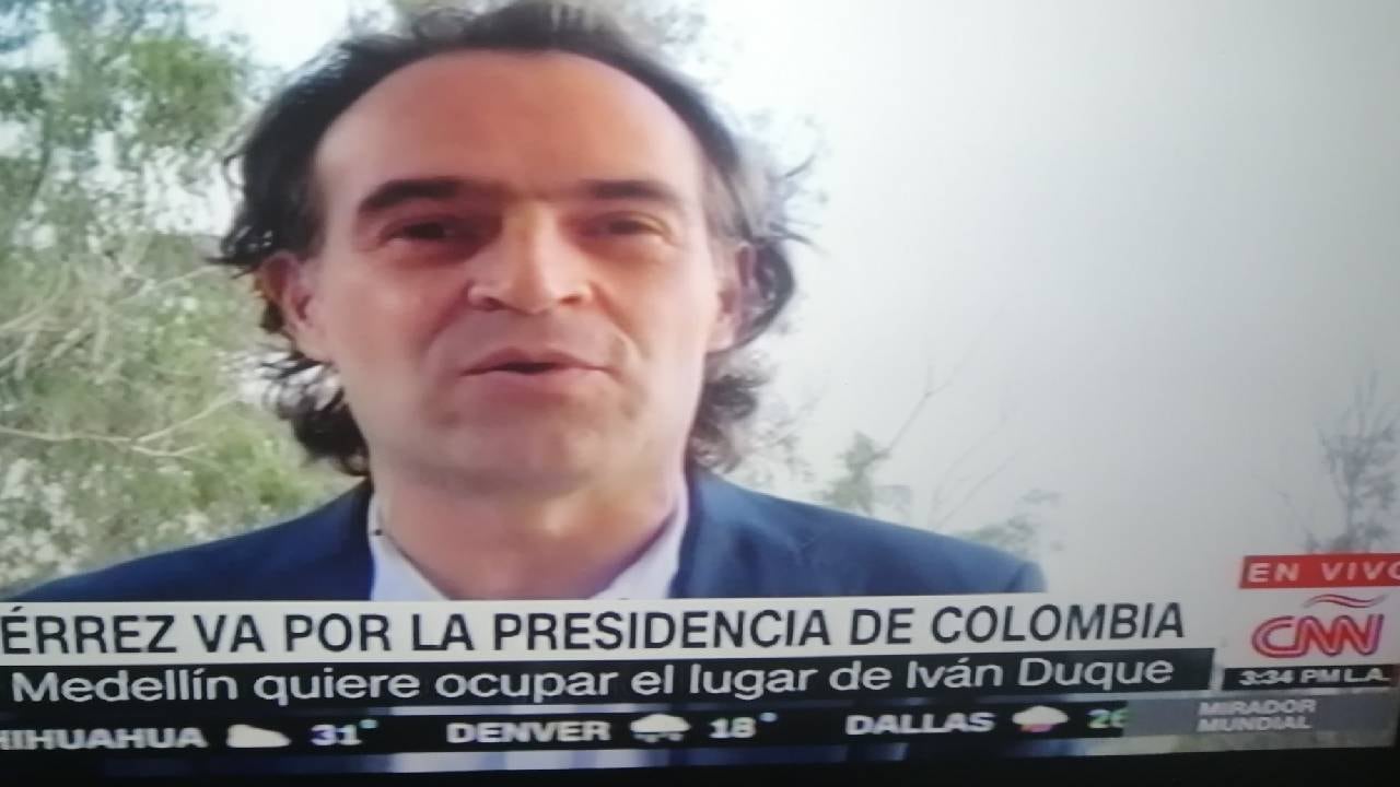 Federico Gutiérrez habló de seguridad, la economía de Colombia y su avance en las encuestas, durante la entrevista en CNN. Foto: captura de pantalla Twitter @jaimeleiva1858.